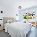 Lolas Apartment